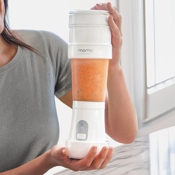 Blender Retrátil, liquidificador portátil | Loja Momo - Loja Momo Lifestyle - blender retrátil, coqueteleira elétrica, liquidificador, liquidificador pequeno para suco, liquidificador portátil, liquidificador recarregavel, liquidificador sem fio, liquidificador usb, Loja Momo, melhor liquidificador portatil, mini liquidificador, Momo, Momo Life, Momo Lifestyle, Momolife, Momostyle